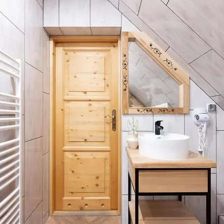 Goscinne Maryniarczyk *