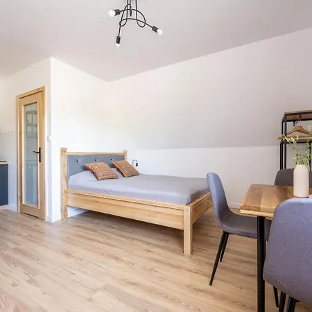 Goscinne Maryniarczyk *