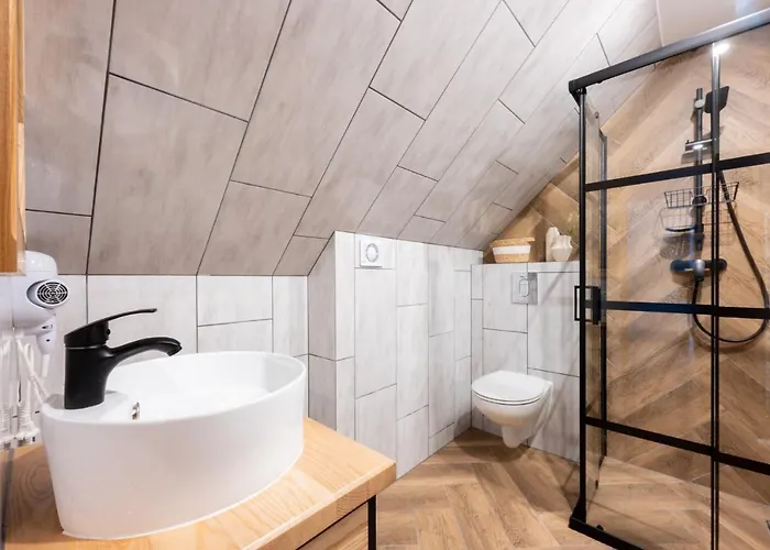 Goscinne Maryniarczyk *