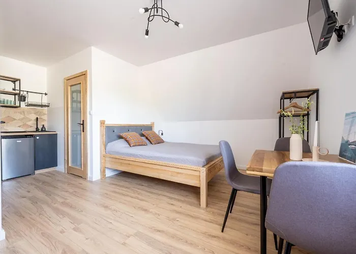 Goscinne Maryniarczyk *